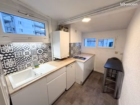 t2 rénové de 38m2 avec place de parking