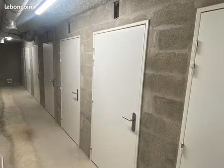 box de stockage / cave / garde-meuble – briscous