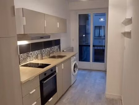 t2 meublé 57 m² refait à neuf – hyper centre – vue cathédrale