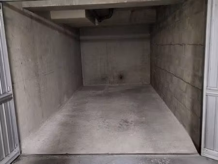 box fermè ds 1er s/sol également fermè