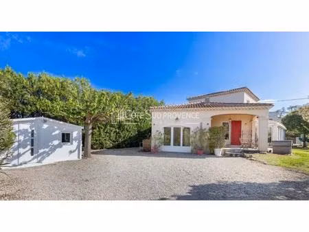 villa avec piscine et studio pernes les fonatines