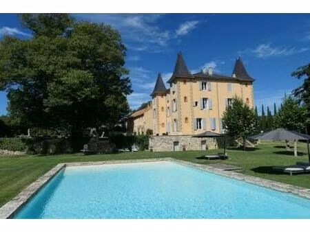 chateau en provence