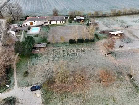 propriete : longere  gite  salle de sport/activite equestre