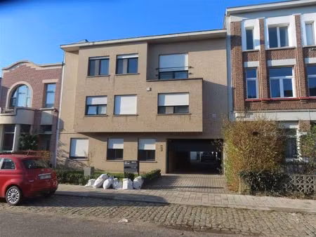 luxe appartement met overdekt terras  airco en garagebox!
