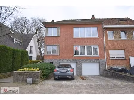 ruim en rustig gelegen appartement met 2 slaapkamers  terras en garage te huur in dilbeek