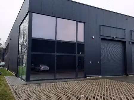 hoogwaardig kmo-bedrijfsgebouw 187 m² met mezzanine in strategische bedrijventerrein (wint