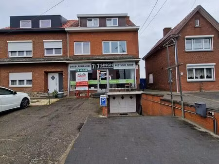 handelspand met winkelruimte en parking