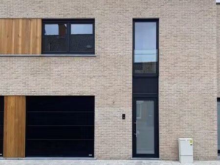 nieuwbouwwoning met 3 slaapkamers en garage te koekelare
