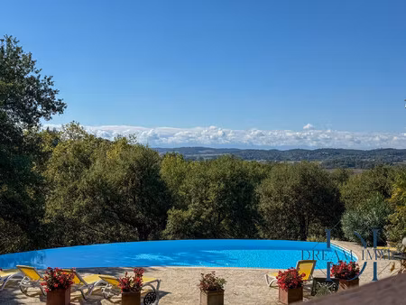 maison lumineuse avec piscine  parc et vue sur les pyrénées