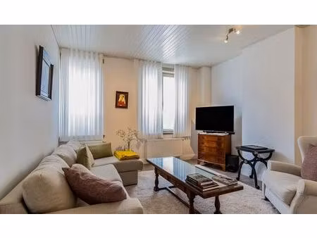 instapklare  gemeubelde rijwoning met 3 verdiepingen te huur in oostende