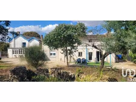 vente maison à airvault (79600) : à vendre / 200m² airvault