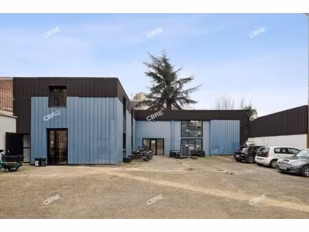 location local professionnel 426m²