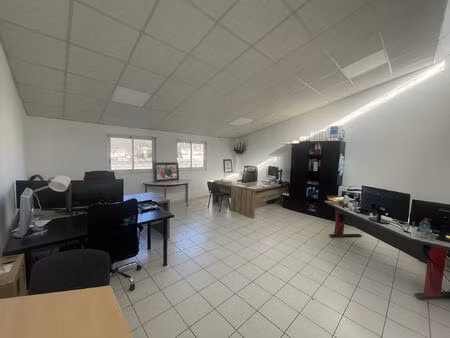 location bureau 35 m² à nîmes (30900)