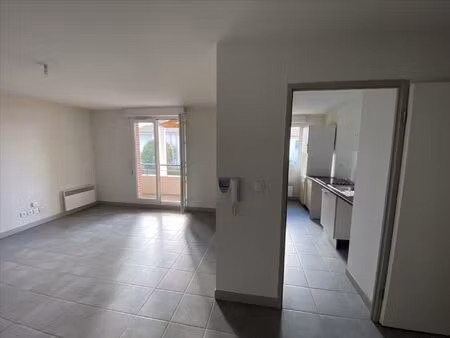 location appartement 3 pièces 64 m² à saint-lys (31470)