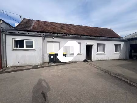 a louer  locaux refaits a neuf idealement situes