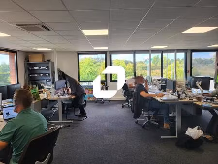 a louer  plateau climatise pret a l'emploi