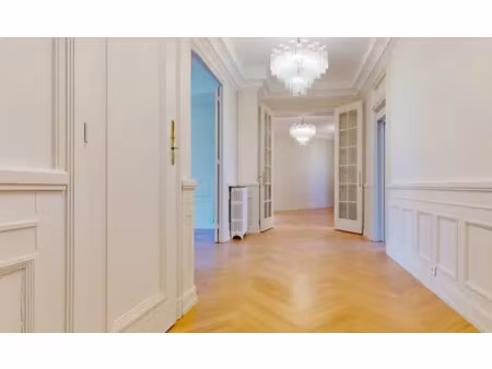 a saisir offre rare rue de la boetie