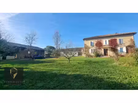 maison t5 de 212 m2 + villa t3 pp de 62 m2 + piscine + étable + dépendances