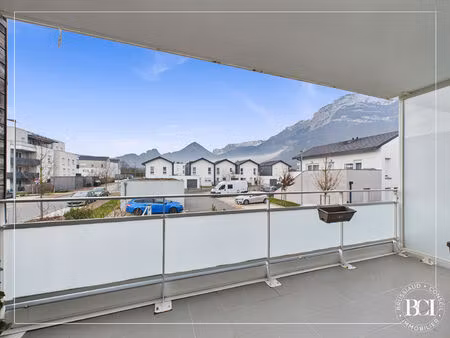 varces - t3 récent avec terrasse plein sud  vue massifs et stationnement privatif