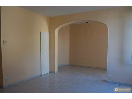 location appartement 4 pièces 80m2 montils 17800 - 580 € - surface privée