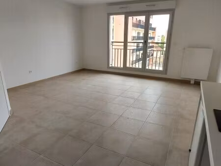 location appartement 1 pièce 32m² luce 28110
