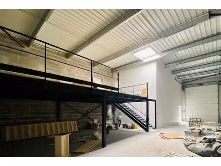 location local industriel 1 pièce 272 m² à la brède (33650)