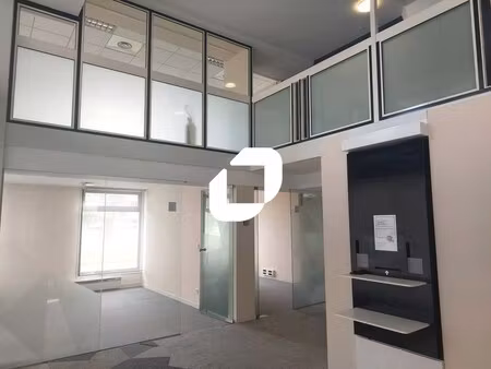 location commerce montigny le bretonneux 78180