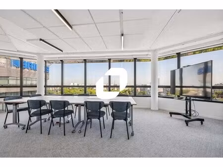 a louer  bâtiment verdoyant au pied de la porte d'orléans !