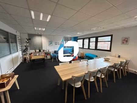 a louer  bureaux avec terrasse privative pied transport