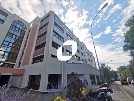 a louer  bureaux erpeables au pied du rer c