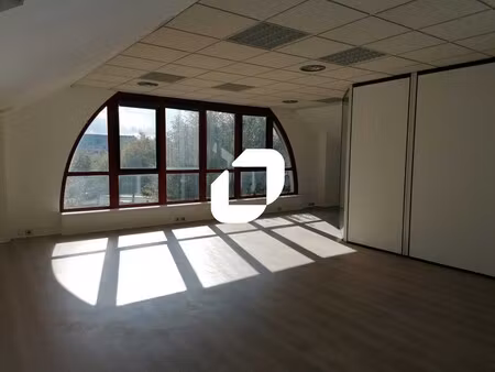 a louer  bureaux refaits à neuf lumineux et climatisés