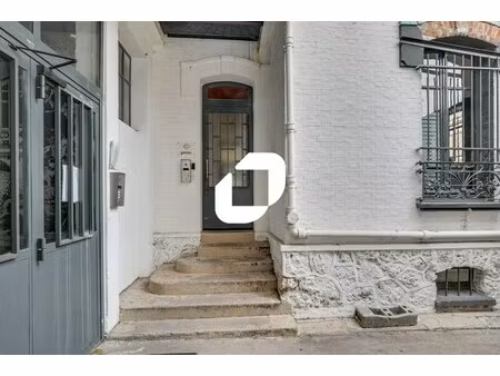 a louer  bâtiment atypique à louer à proximité du métro 4 !