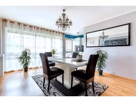 spacieux appartement lumineux avec balcon à lille