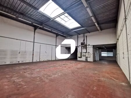 a louer  belle hauteur sous-plafond