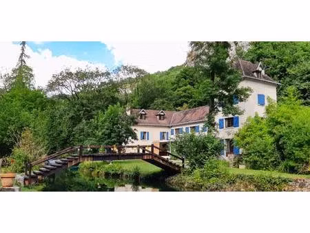 ancien moulin rénové de 390m² à st géry-vers