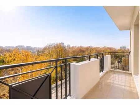 appartement lumineux avec balcon et loggia