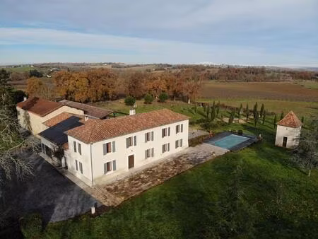 domaine de 29 hectares avec maison rénovée  piscine  vignoble