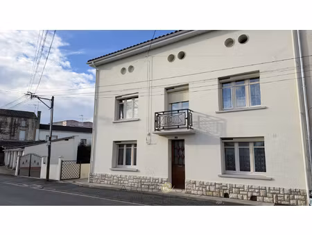 maison habitable de plain pied avec garage et jardin en cent
