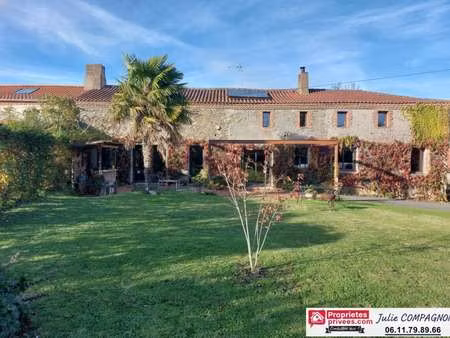 vente maison à montrevault-sur-evre (49110) : à vendre / 243m² montrevault-sur-evre