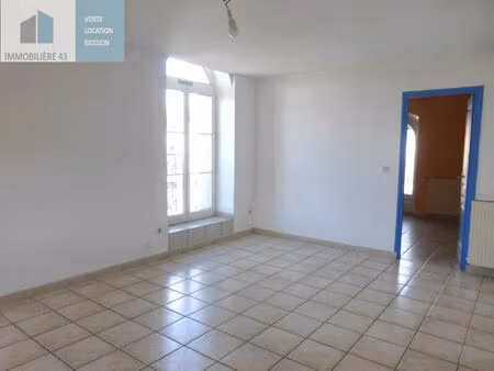 location appartement 3 pièces 55 m² à le puy-en-velay (43000)