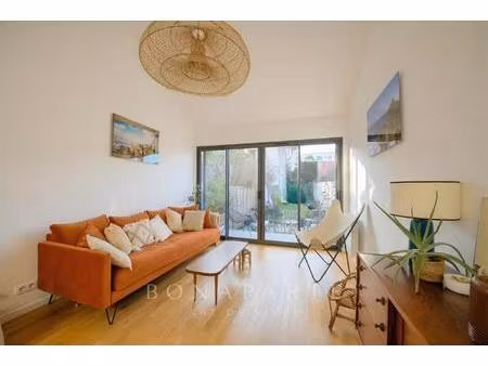 maison d’époque avec véranda et jardin