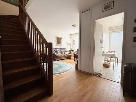 ferney-voltaire centre ? duplex lumineux 92 m² avec double garage et balcon