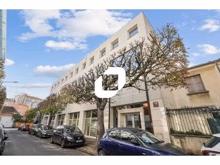 a vendre ou a louer  bureaux climatises avec une grande terrasse !
