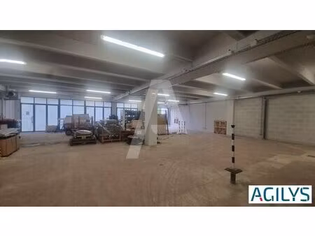 a louer : locaux polyvalents avec accès plain-pied et quai au coeur de palaiseau - rare su