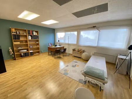 location commerce 33 m² à sautron (44880)