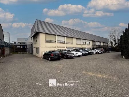 a louer - local d'activités avec 1 quai pl et 8 quais vl - saint-priest