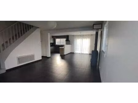 location maison à châteaubourg (35220) : à louer / 80m² châteaubourg
