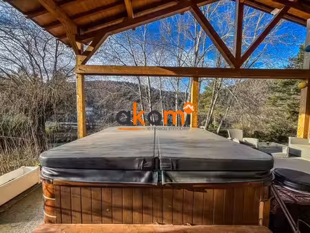 maison en bord de lac