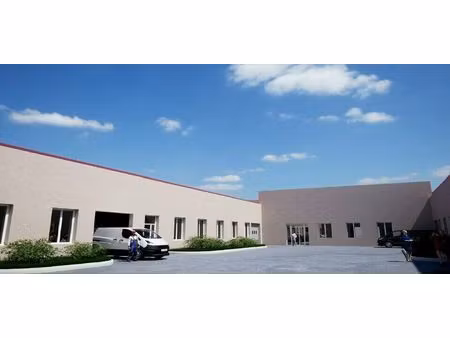 location commerce 1699 m² à vénissieux (69200)