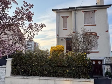 belle maison de ville individuelle avec garage et jardin